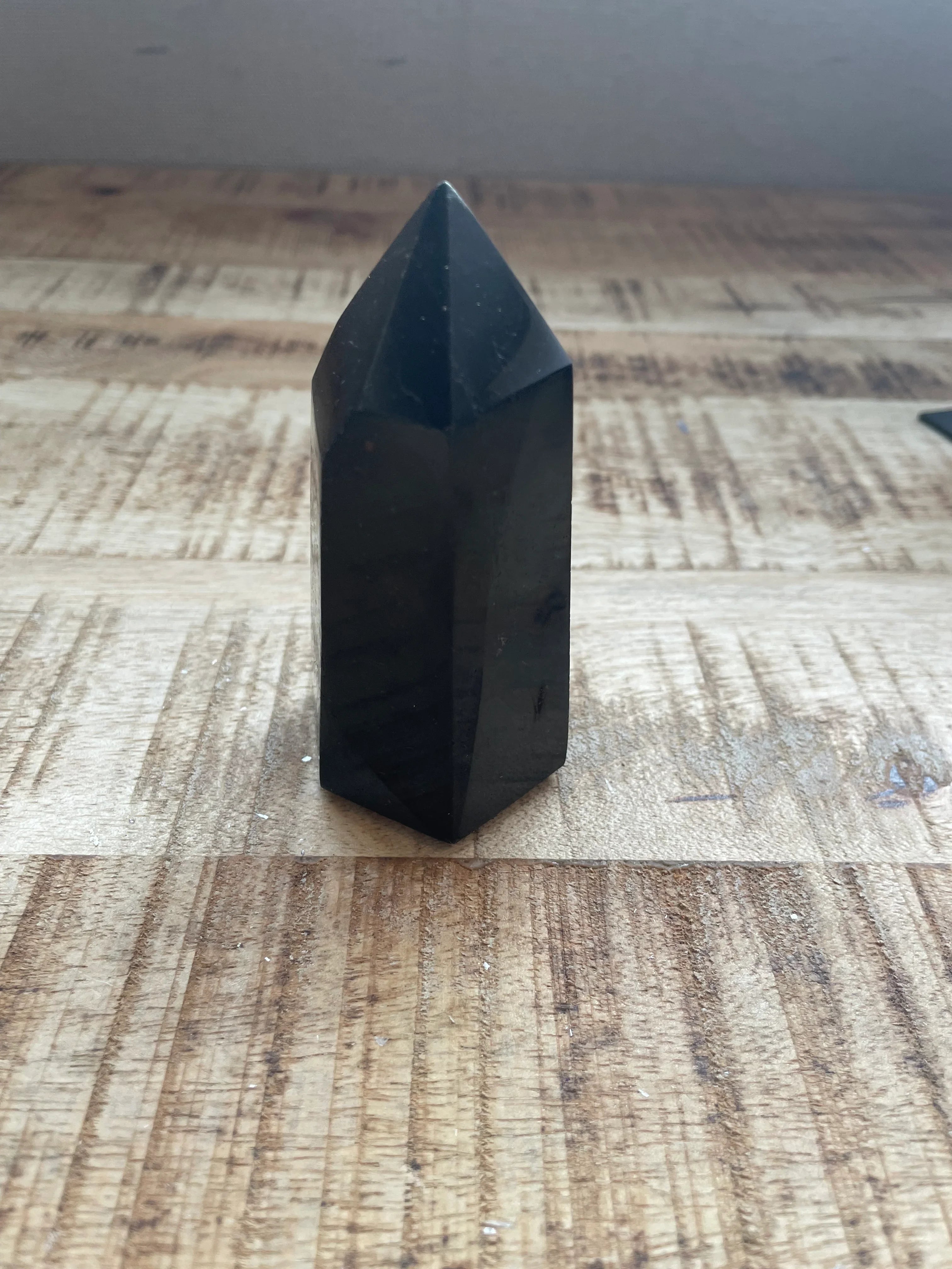 Zwarte toermalijn punt 9 cm hoog