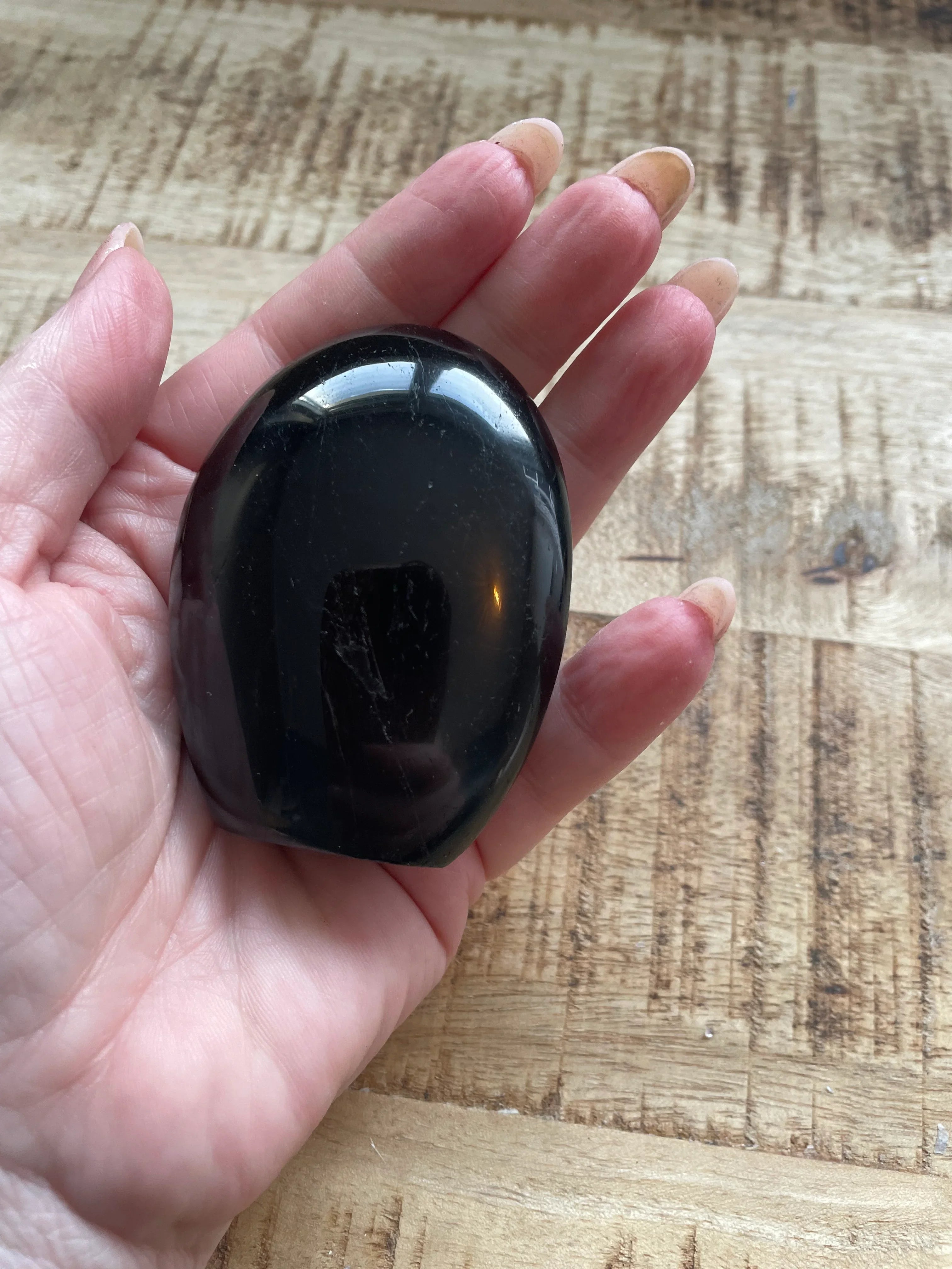 Zwarte toermalijn sculptuur 7 cm hoog