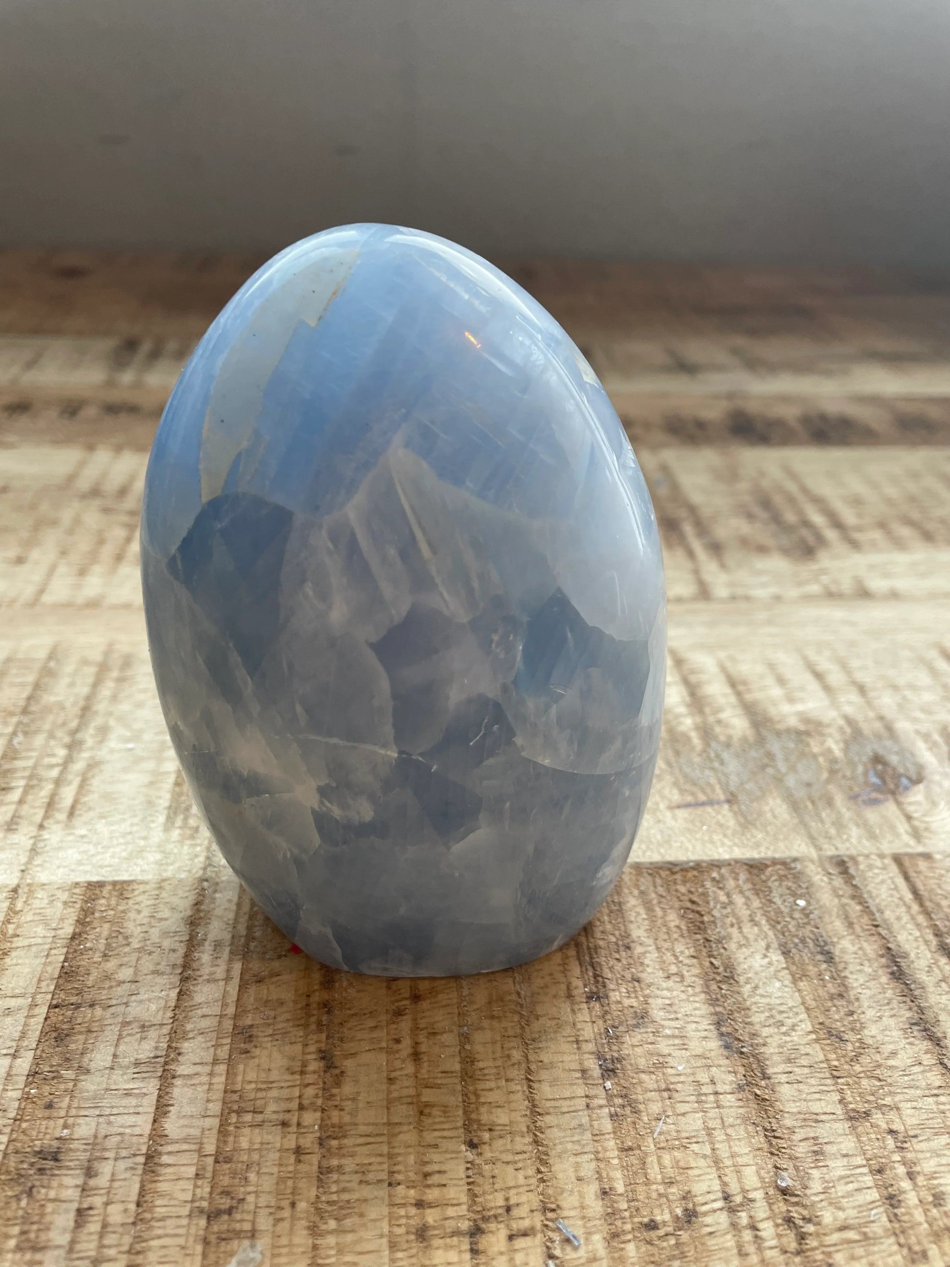 Blauwe calciet sculptuur gepolijsgt 10 cm hoog