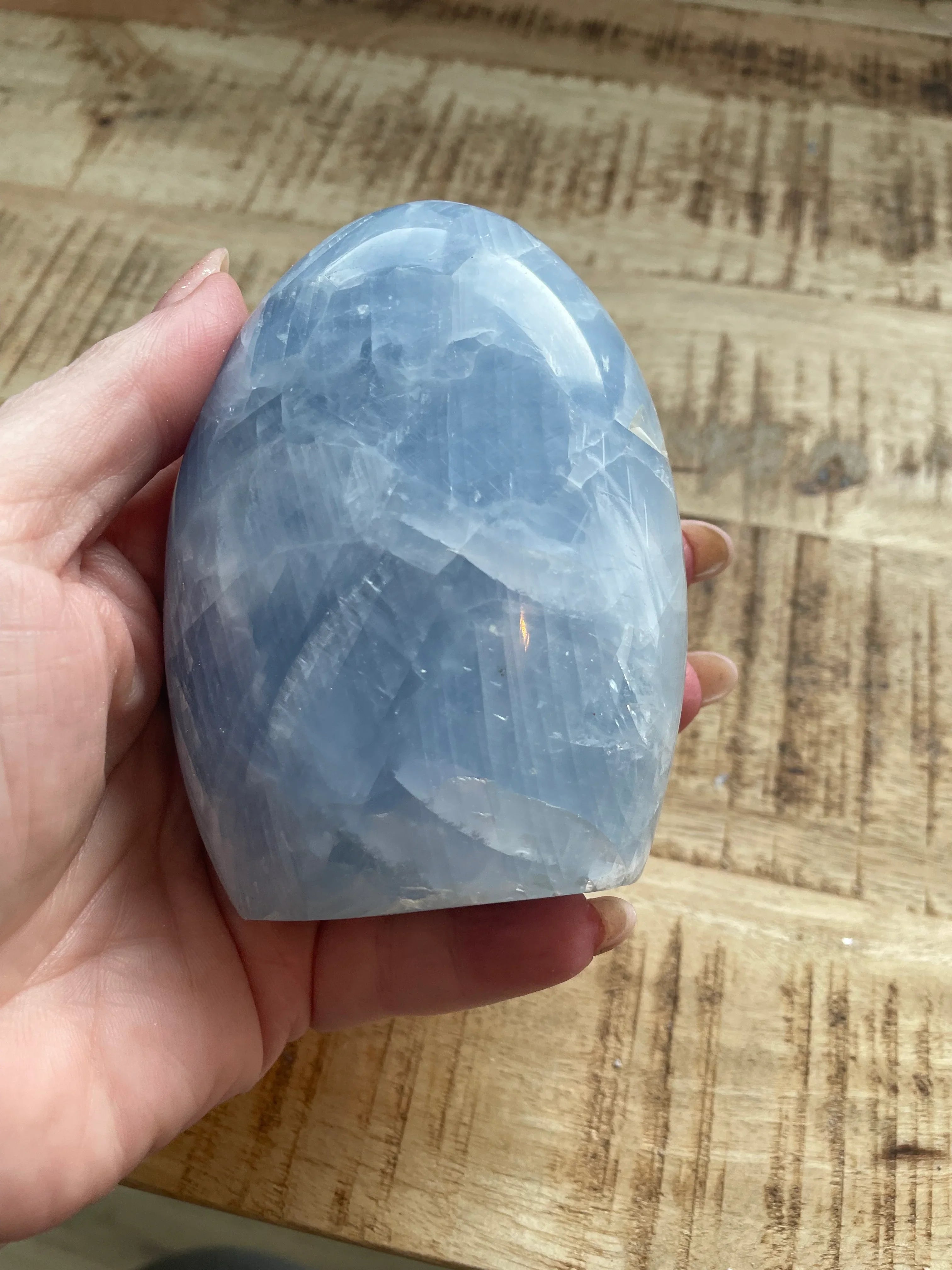 Blauwe calciet sculptuur gepolijsgt 10 cm hoog