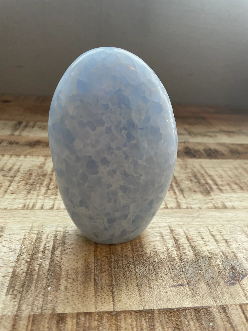 Blauwe calciet sculptuur gepolijst 12 cm hoog
