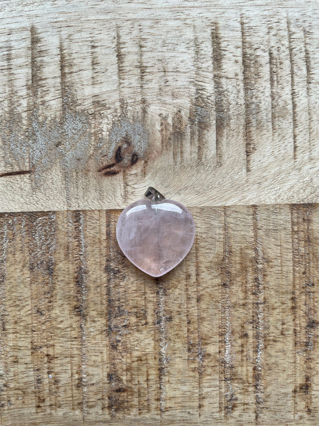 Rozenkwarts hanger hartje 3 cm