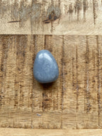 Blauwe calciet hanger doorboord dik