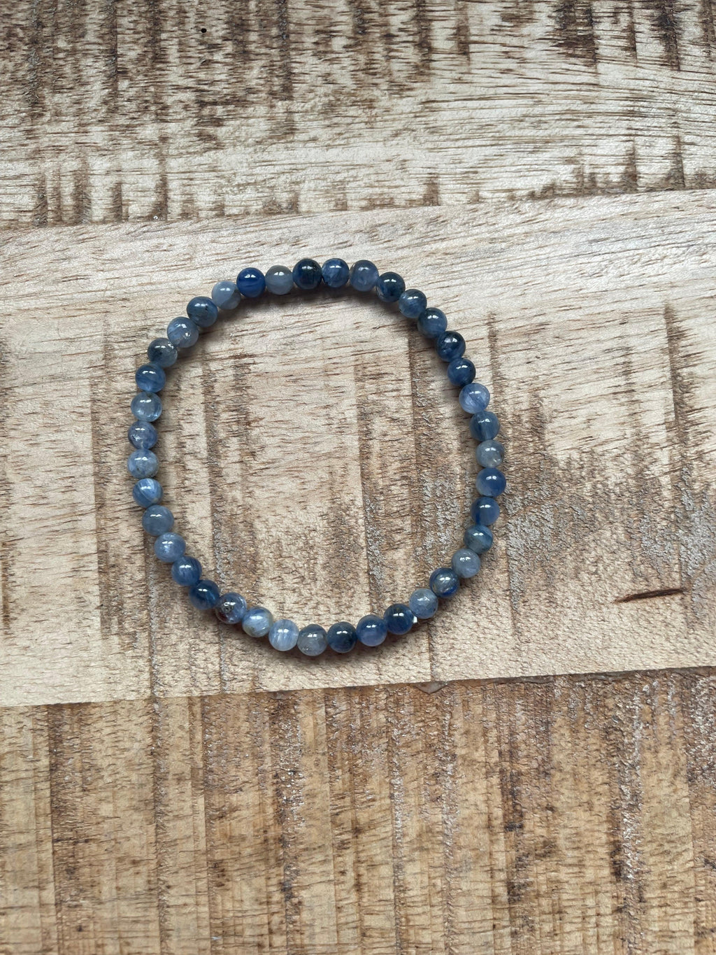 Kyaniet armband 6 mm kralen
