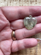 Prehniet hanger hartje 2 cm