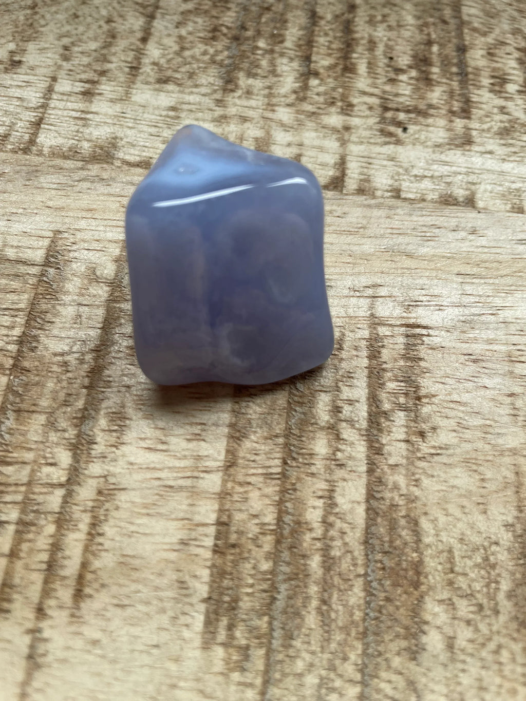 Blauwe chalcedoon trommelsteen