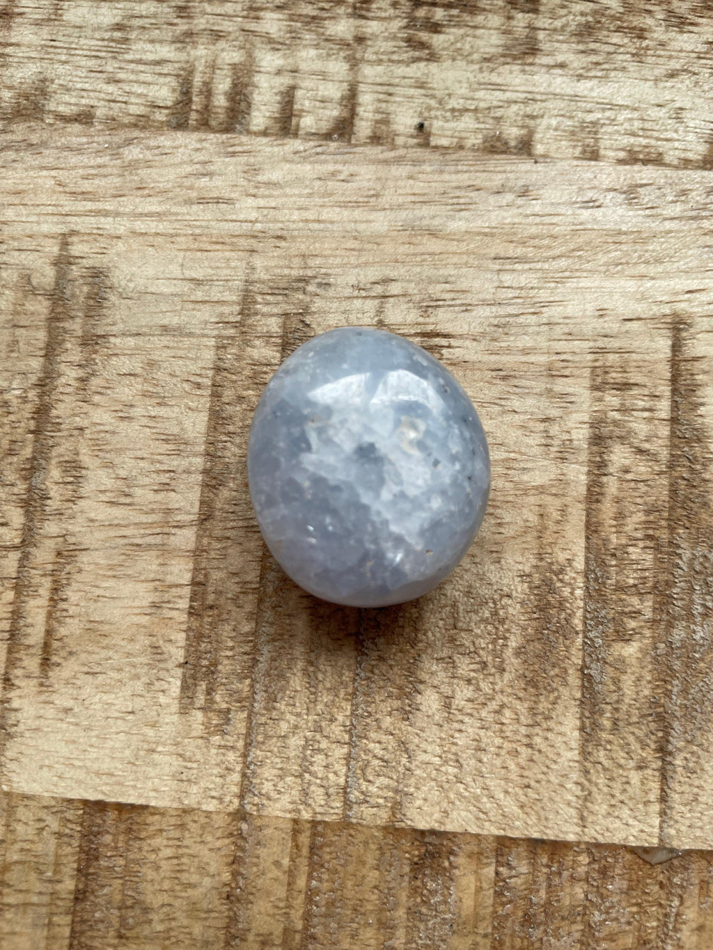 Blauwe calciet trommelsteenn