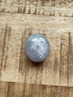 Blauwe calciet trommelsteenn