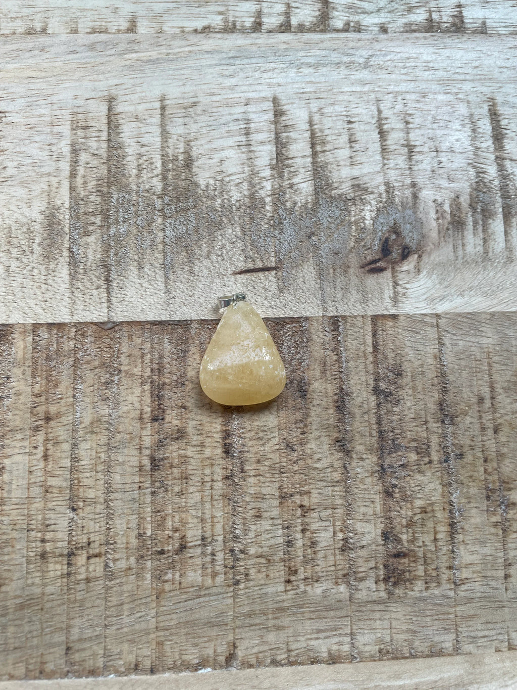 Honing calciet hanger steen