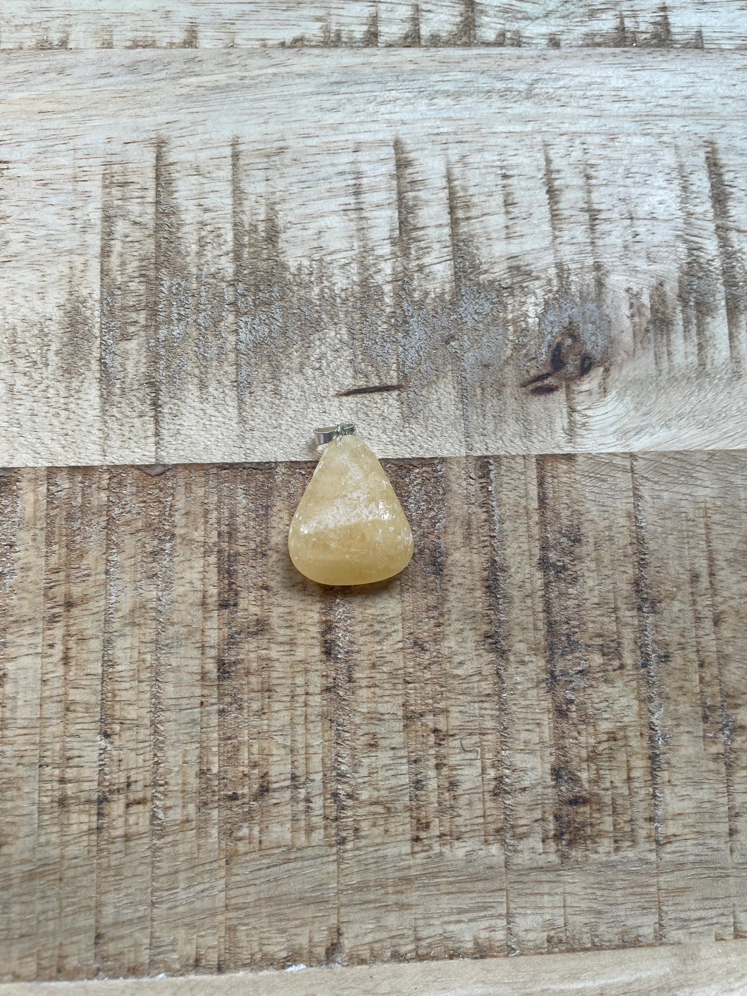 Honing calciet hanger steen