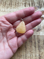 Honing calciet hanger steen