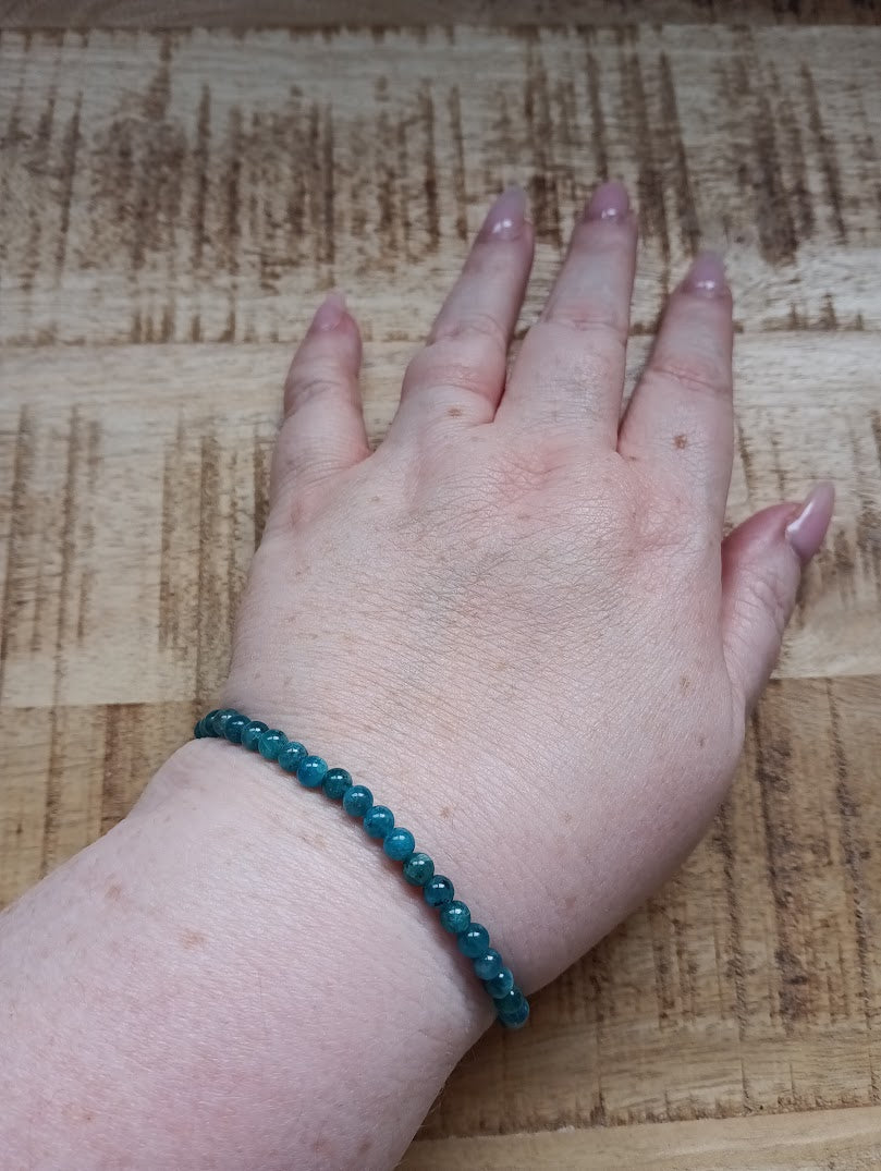 Blauwe apatiet kogelarmband 4 mm kralen