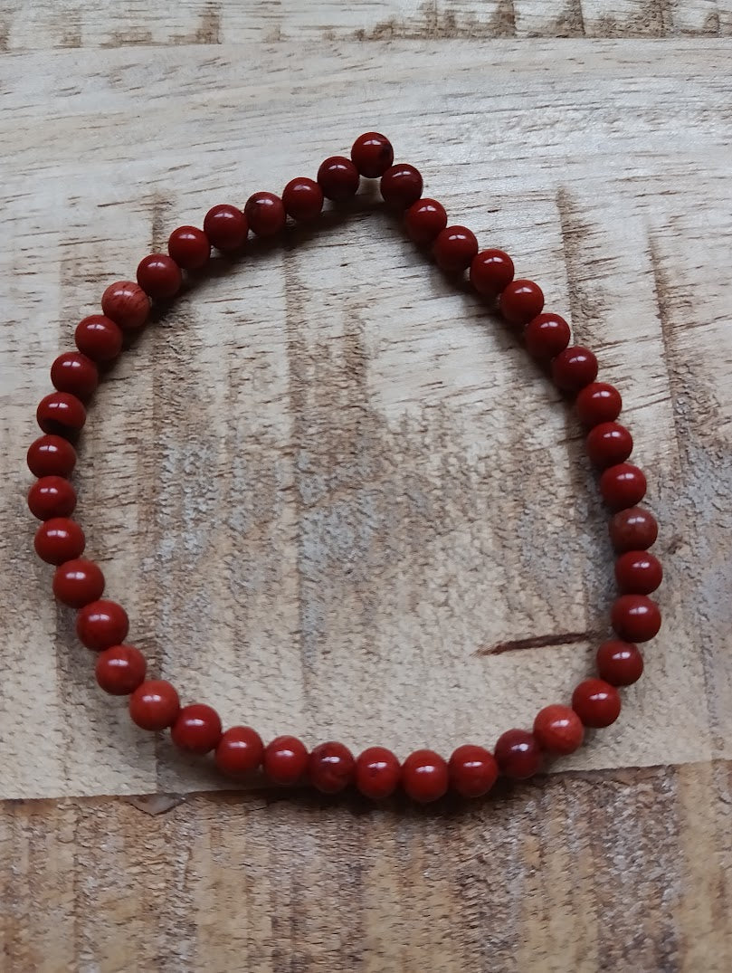 Rode jaspis kogelarmband 4 mm kralen